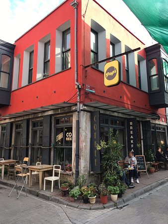 İstanbul’un en iyi canlı müzik mekanları Noop B&P Kuzguncuk Food Hall Beyoğlu Pokemate nişantaşı Atölye kafası Jukebox raw Pops-popstel Bebek patio Bronwyn nişantaşı